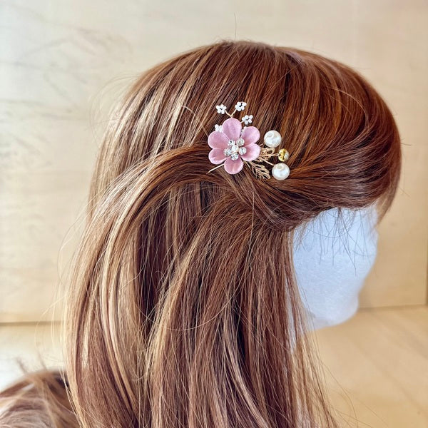 barrette cheveux mariage fleurs, barrette fleur, accessoire cheveux, fleur cheveux, peigne fleur, accessoire cheveux mariage, accessoire mariage, accessoire petite fille, accessoire fleur, fleur rose, accessoires rose cheveux, fleurs roses cheveux, barrette cheveux femme, barrette cheveux fille, barrette mariage femme, barrette mariage dorée, accessoire cheveux 44, barrette cheveux 44, barrette tendance 2022