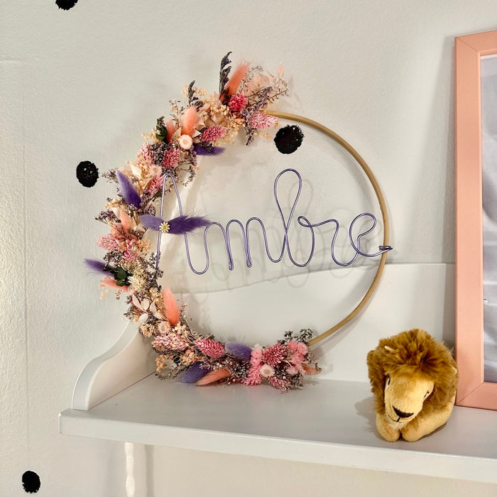 naissance cadeau de naissance cadeau anniversaire couronne prénom couronne murale personnalisable en fleurs séchées couronne fleurs séchées et mot personnalisée couronne en fleurs séchées prénom cadeau de naissance personnalisable couronnes de fleurs séchées couronnes de fleurs séchées Couronne personnalisable décoration murale