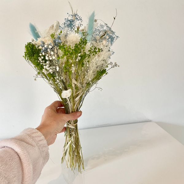 Bouquet de fleurs séchées, fleurs séchées pastel bleu, fleurs séchées, bouquet, chaton et monsieur ours, biarritz, France